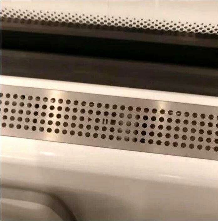 Забавные узоры на вентиляционных решетках в новых шведских поездах