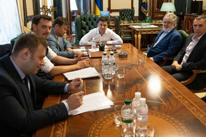 Украинцам предложили скинуться по 1000 евро для погашения долга перед МВФ