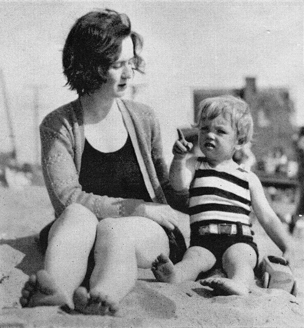 24 редких снимка маленькой Нормы Джин еще до того, как она стала Мэрилин Монро