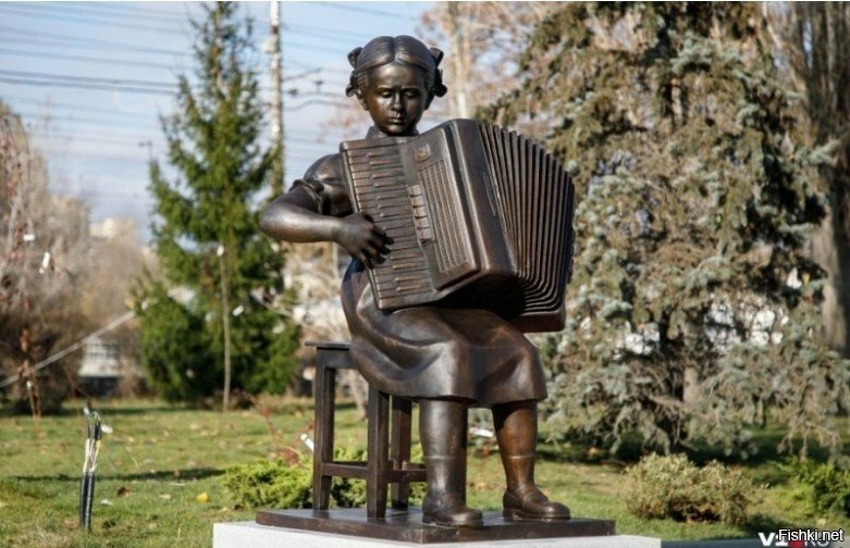 В Волгограде поставили скульптуру юной Пахмутовой