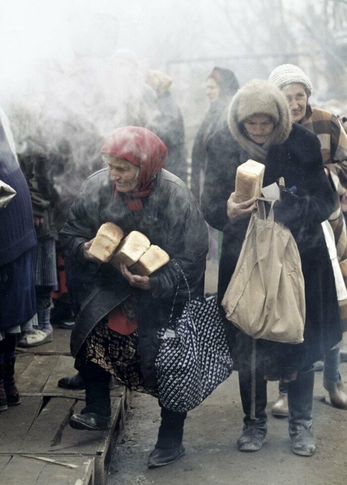 АнтиНостальгия. 90-е. Возможно эти фотографии мрачны, но это наша история, которую мы должны помнить.