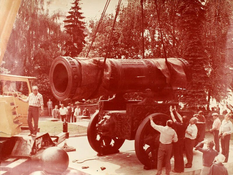 Монтаж Царь–пушки после ремонта, 1980 год, Москва