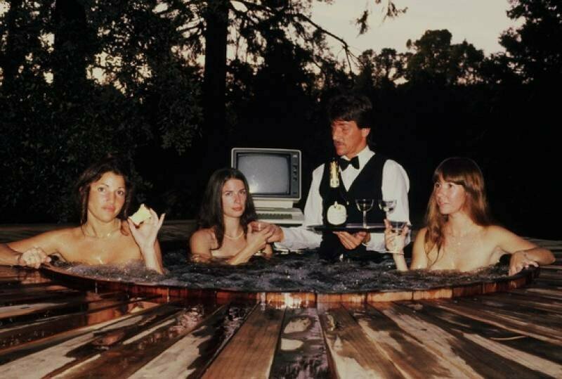 Работники фирмы "On–Line Systems" позируют для обложки первой в мире эротической игры, 1981 год, США