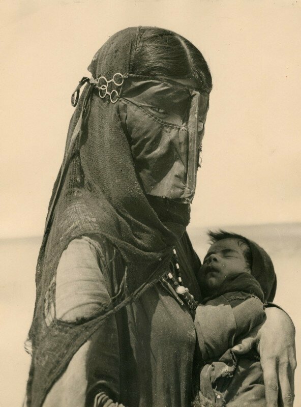 Мать с сыном. Бедуины, 1949 год, Египет
