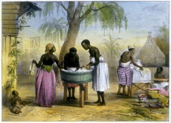 Рабы занимаются стиркой и глажкой одежды своих господ (Суринам, 1831 год)