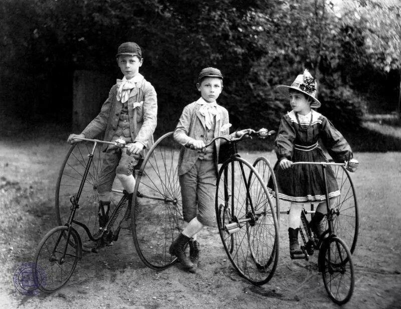 Дети на велосипедах. 1900-е 