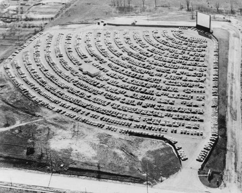 Автомобильный кинотеатр, Индиана. 1950-е 