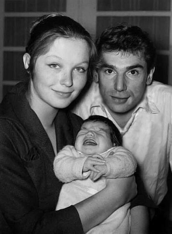Марина Влади и Робер Оссейн с сыном Петром. 
