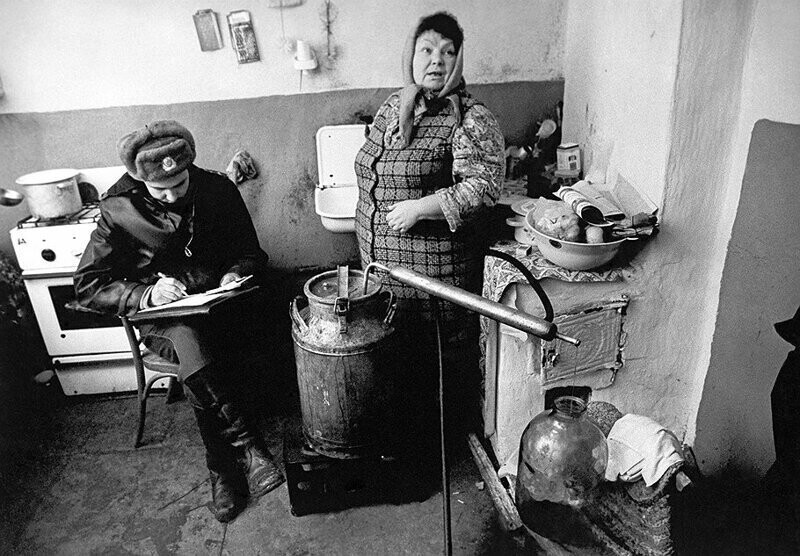 Русских людей обижают