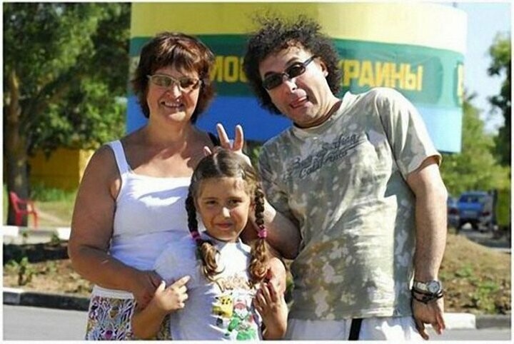 Армен Григорян с дочуркой Анечкой и любимой тещей