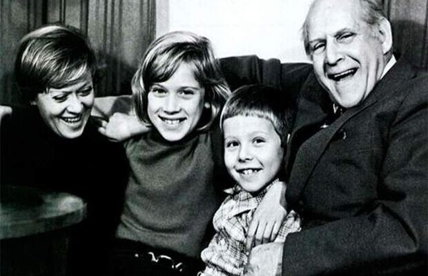 Алиса Фрейндлих с отцом, известным актером Бруно Фрейндлихом, и детьми