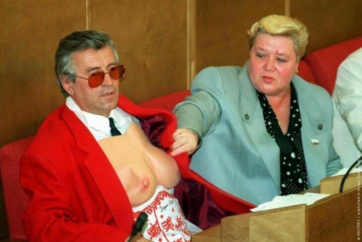 Депутаты Вячеслав Марычев и Булгакова на заседании Государственной Думы РФ, май 1995 года
