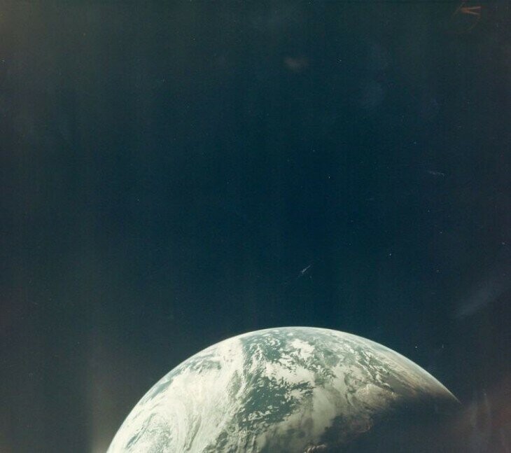 Вид Земли из окна беспилотного космического корабля «Аполлон-4», 9 ноября 1967 года