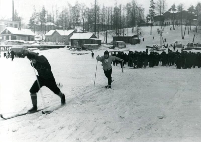 1960 год. Вологодская область, Череповец. Соревнование на лыжах на 15 километров на реке Ягорбе.