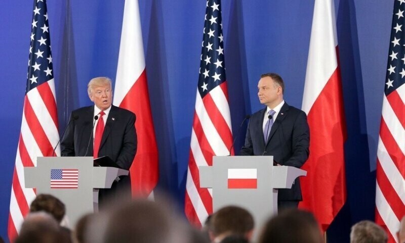 В Варшаве истерят: Трамп сольёт Польшу ради дружбы с РФ
