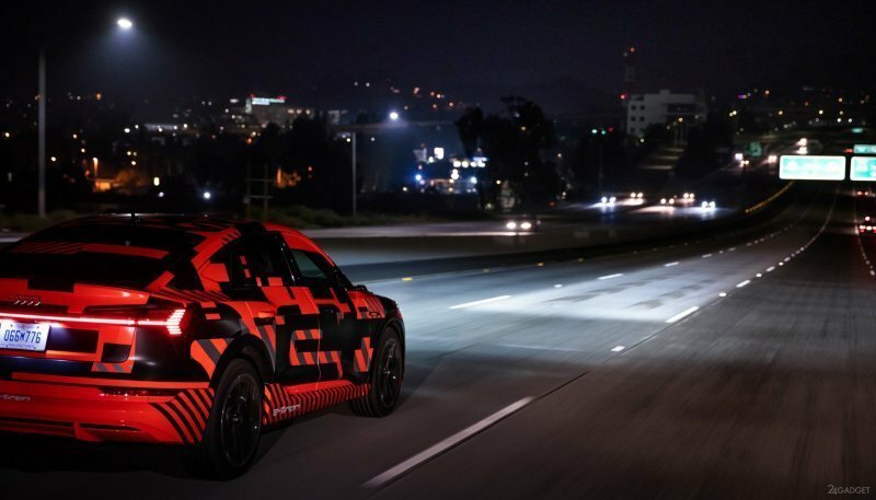 Электромобиль Audi E-Tron Sportback со смарт фарами (3 фото)