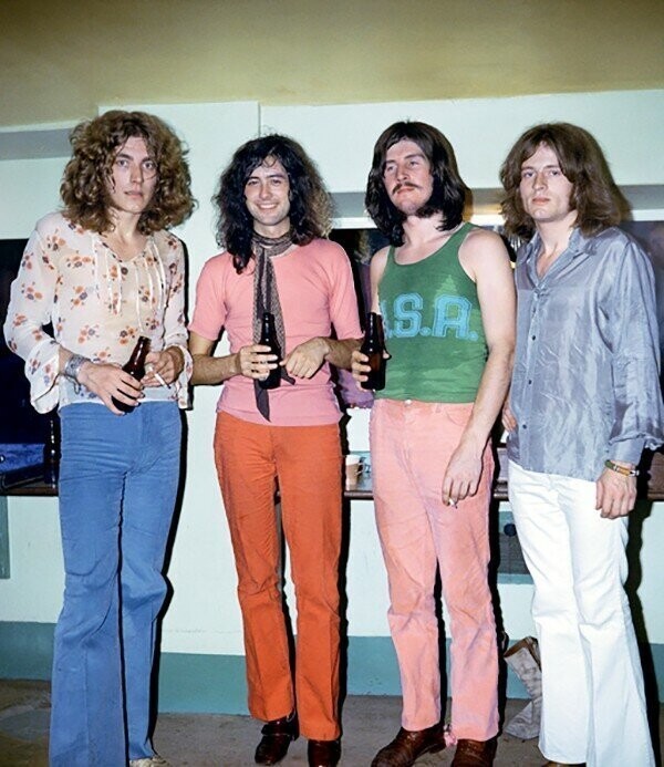 Группа Led Zeppelin после первого выступления в королевском Альберт-Холле, июнь 1969: