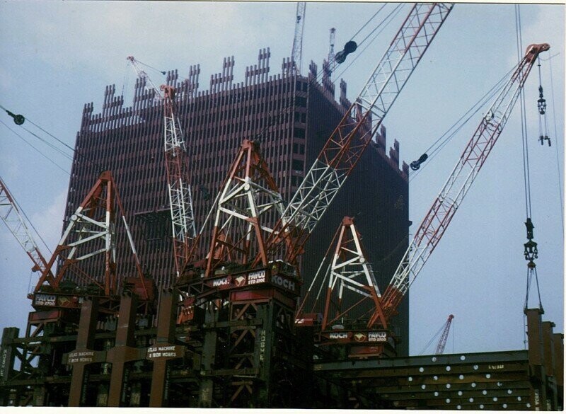 В 1969-м  в Нью-Йорке началось возведение башен-близнецов ВТЦ: