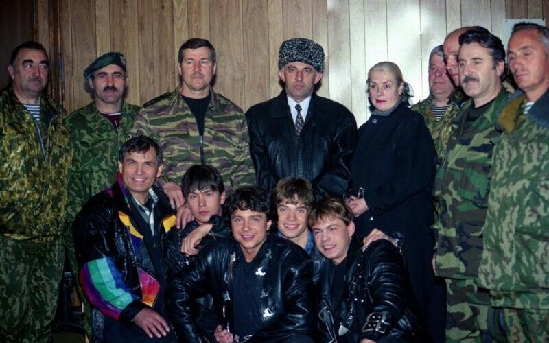 Группа "На–На", Бари Алибасов, Лидия Федосеева–Шукшина, Аслан Масхадов, чеченские и российские военные, 1996 год, Чечня