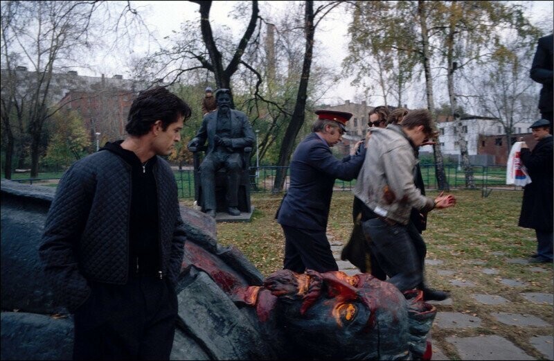 Задержание осквернителя демонтированного памятника Феликсу Дзержинскому, 1991 год, Москва