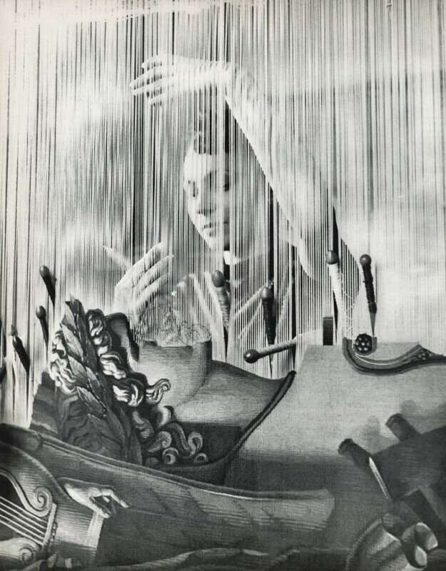 Женщина плетет гобелен. Париж, Франция, 1945 г.