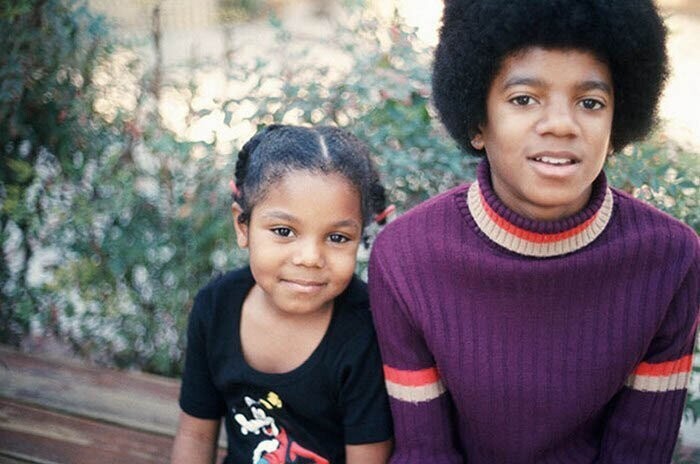 Юные Джанет и Майкл Джексон.