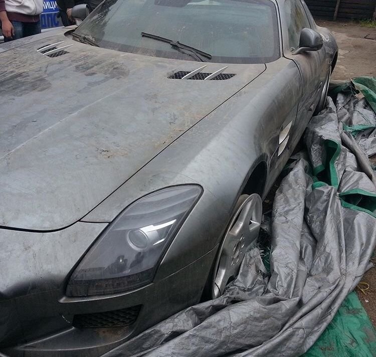 В Сыктывкаре  конфискованный Mercedes SLS AMG бросили ржаветь под открытым небом