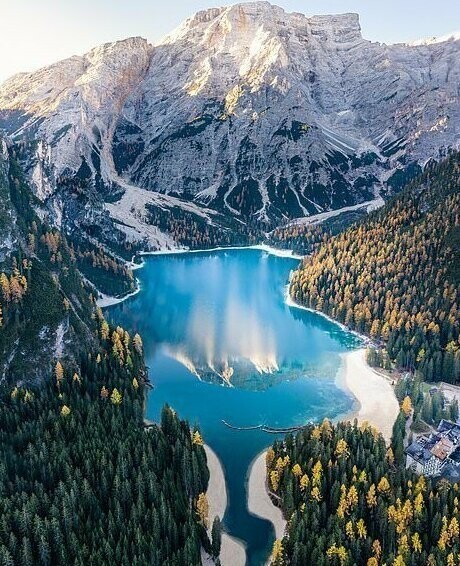 "Осень в Доломитовых Альпах". Озеро Брайес, Италия