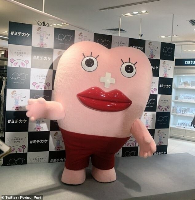 Сотрудницы японской компании носят специальные бейджи во время менструаций