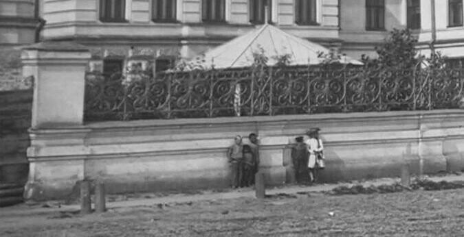 «Девочка-фантом» из Красноярска: загадка фотографий, сделанных 100 лет назад