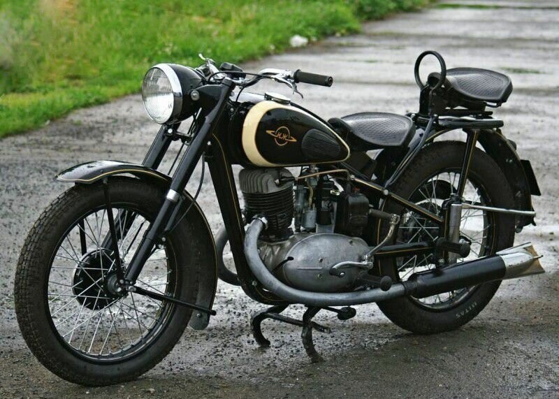 Мотоцикл-старичок Иж-49