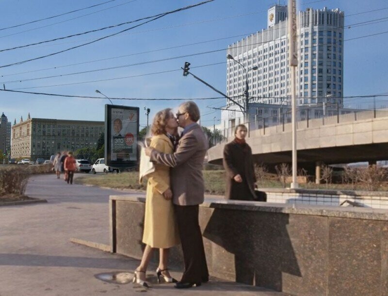 Москва слезам по-прежнему не верит: герои любимых фильмов на улицах современного города