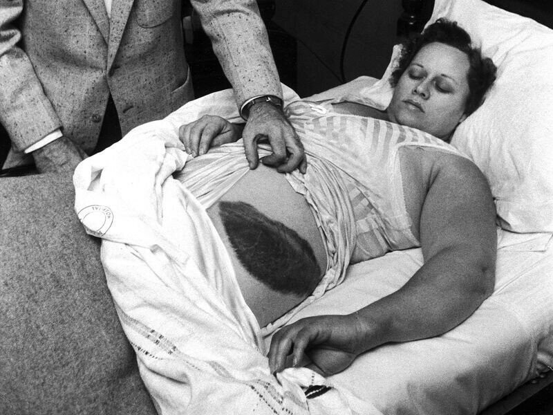 След от удара метеорита который влетел в дом Энн Ходжес 30 ноября 1954 года
