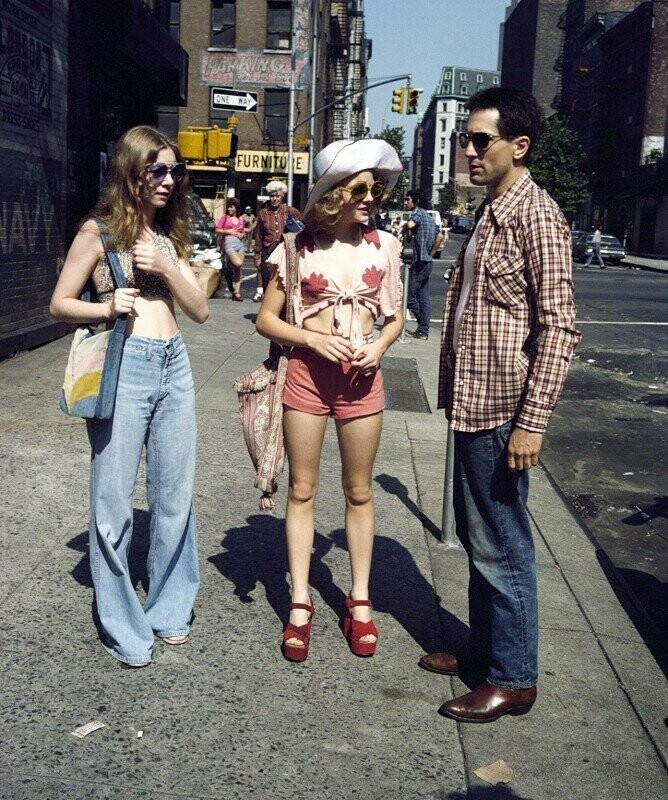 Билли Перкинс, 14-летняя Джоди Фостер и Роберт де Ниро во время съемок фильма «Таксист». США - Нью-Йорк, 1976