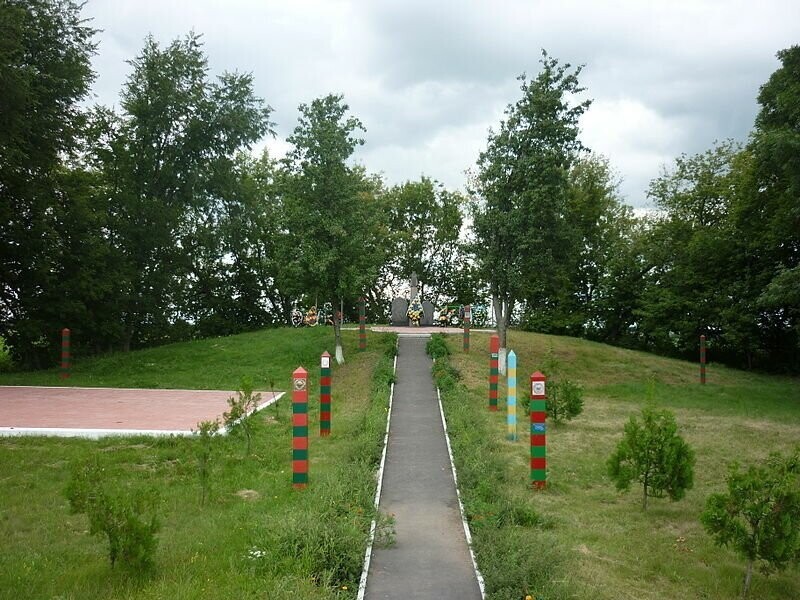 Памятник героям-пограничникам и служебным собакам