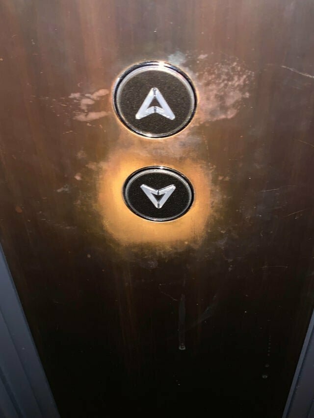 13. Кнопки в лифте