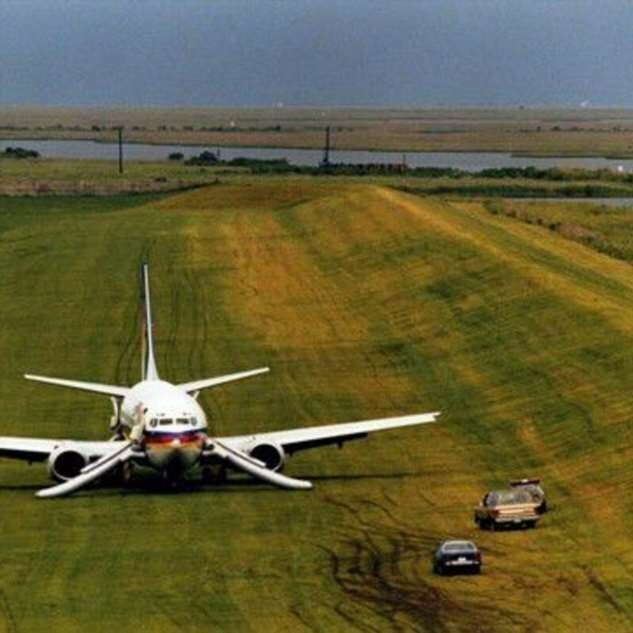 Рейс TACA 110 после аварийной посадки на дамбе в Новом Орлеане, 24 мая 1988 г.