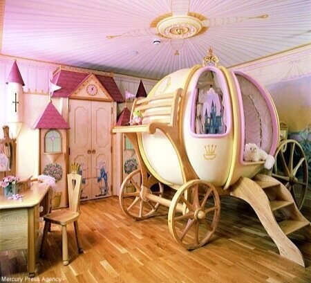 А вот и домики для маленьких принцесс