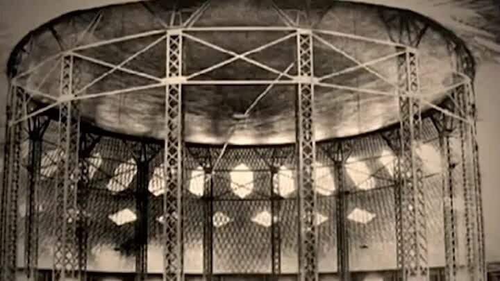 Круглый стальной павильон-ротонда, построенный Шуховым для Всероссийской промышленной и художественной выставки 1896 года в Нижнем Новгороде, показал возможности использования стали в архитектуре 