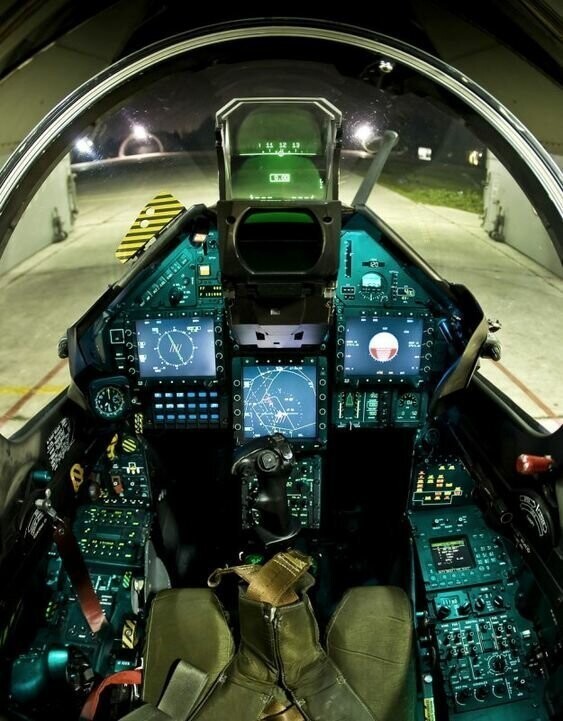 Mirage 2000 - французский многоцелевой истребитель четвёртого поколения, разработанный фирмой Дассо, Франция