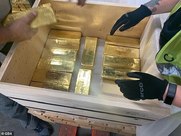 Польша вывезла из Британии 100 тонн золота