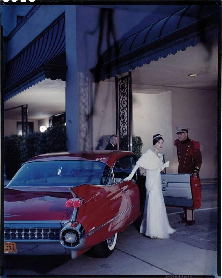 Cadillac Sedan DeVille 1959 на вершине "ракетно-плавниковой" моды: