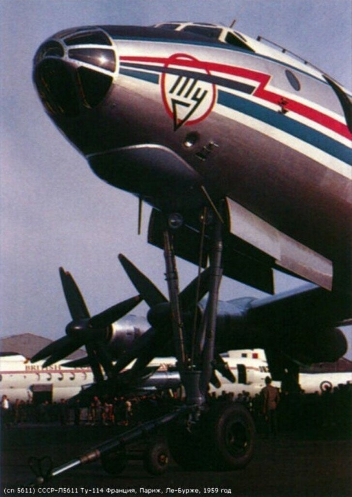 Гордость советской гражданской авиации Ту-114 в Ле-Бурже, Париж, 1959: 
