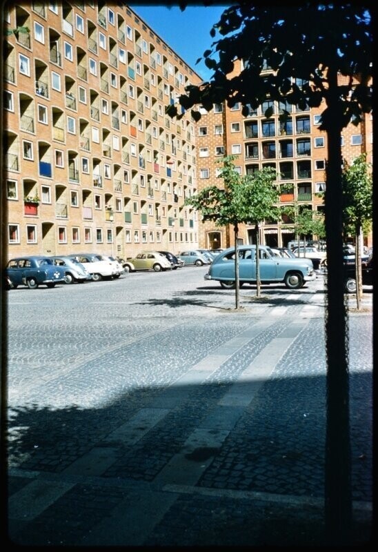 Вот например, весьма оригинальный комплекс Christians Garden в Копенгагене на фото того же Уильяма Репса: 