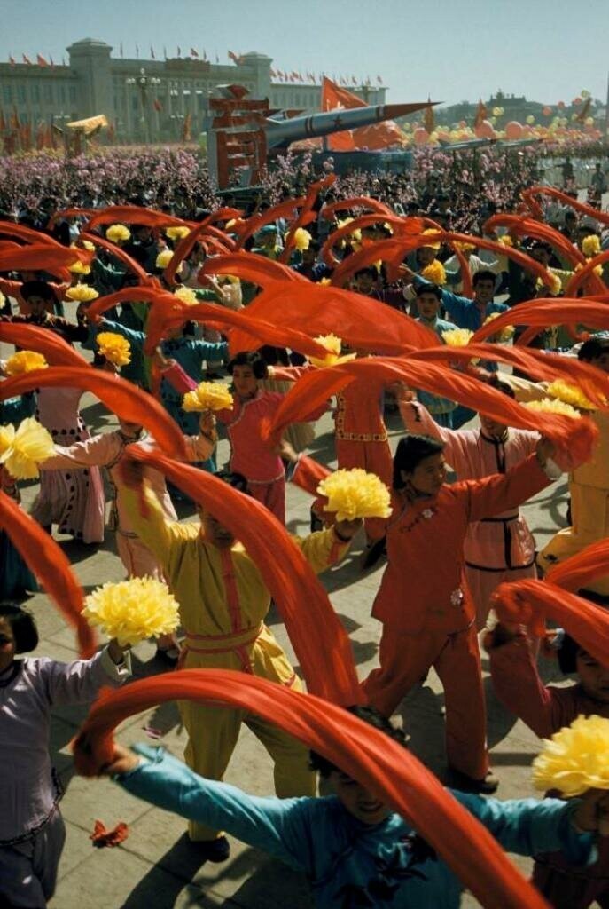 В Пекине отпраздновали первое десятилетие КНР (автор фото Brian Brake):
