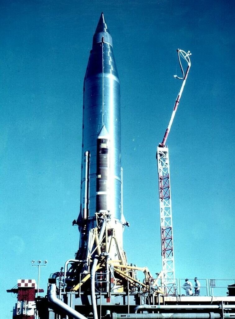 Пуск с мыса Канаверал (штат Флорида, США) межконтинентальной баллистической ракеты Atlas-B в декабре 1959 г.: