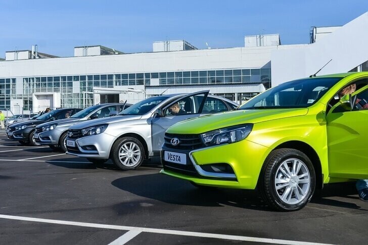 Продажи «АвтоВАЗа» в России за 11 месяцев выросли до 326,65 тыс. машин