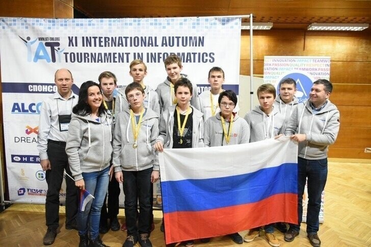 Российские школьники заняли первое место на Международном турнире по информатике в Болгарии