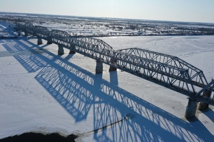 В Приамурье открыли новый железнодорожный мост через реку Зея