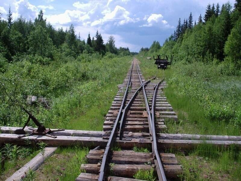 Уходящий в прошлое мир узкоколейных железных дорог и кто такие "вошедшие в колею"?